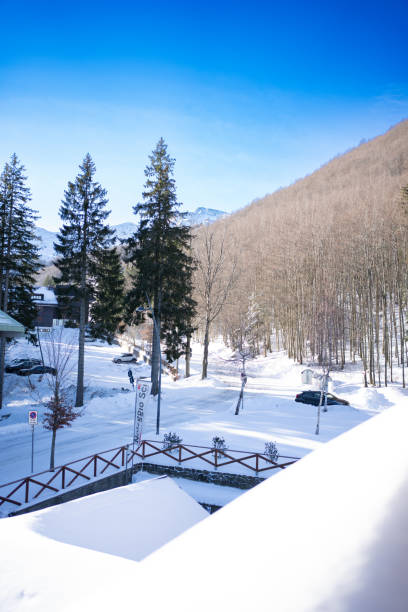 Il borgo dell'Abetone sotto la neve in una giornata d'inverno
